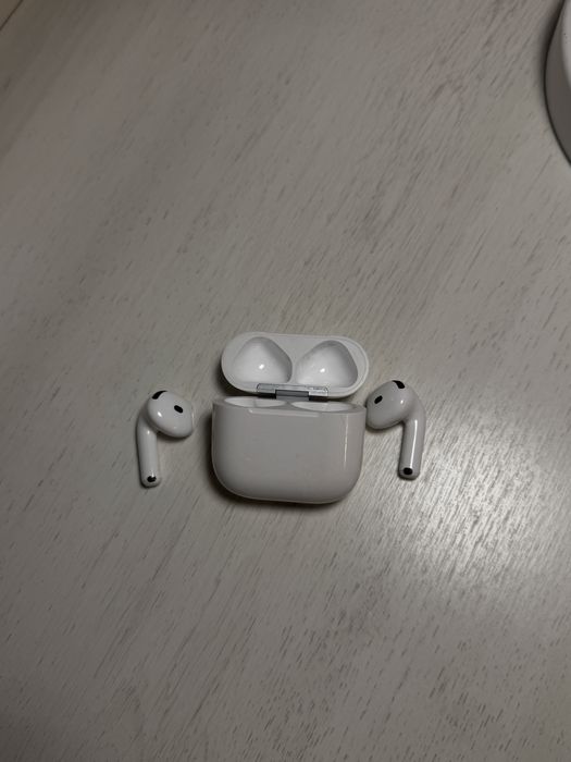 Продам AirPods 4 (ANC)
