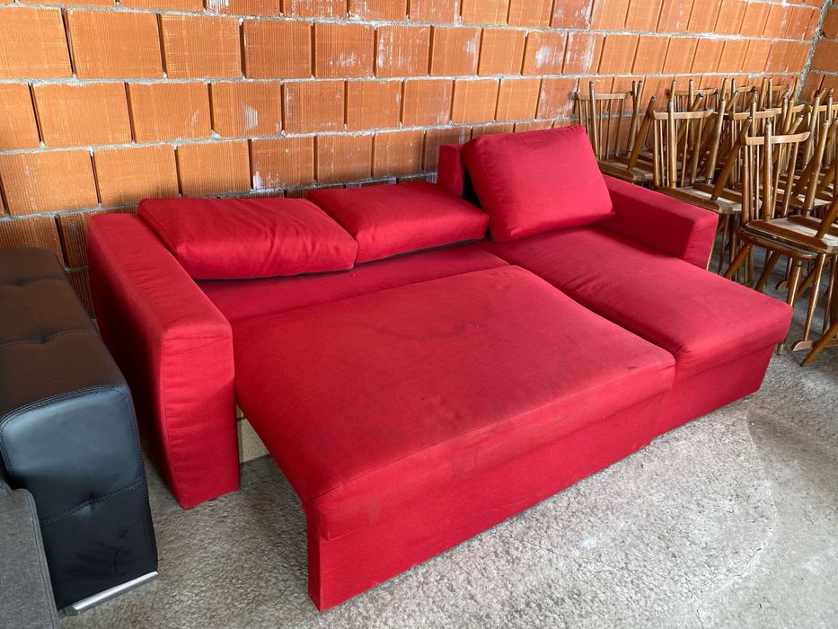 canapea extensibila rosie