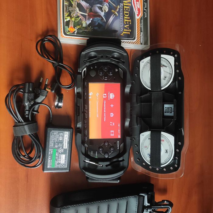 Продам портативную игровую консоль SONY PSP