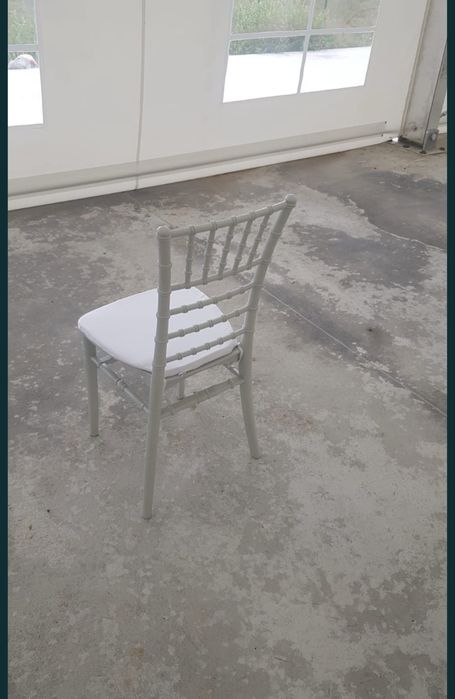 Perne Scaune Chiavari Evenimente Cel Mai Bun Preț De Pe Piata GARANTAT