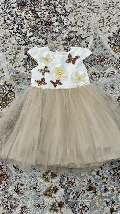 Продаются детские платья б/у