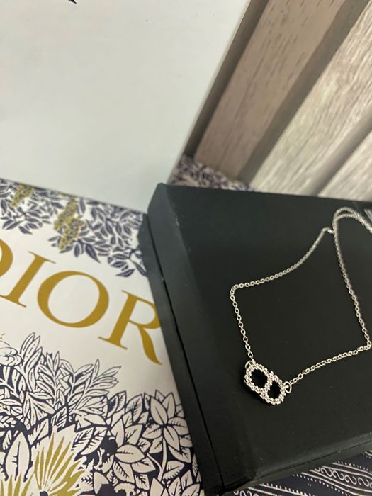 Lănțișor Dior dama