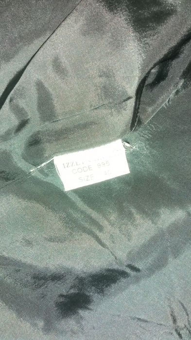 Kiyilgan xolati yaxshi baxorgi kastyumchik kelishtrib beraman