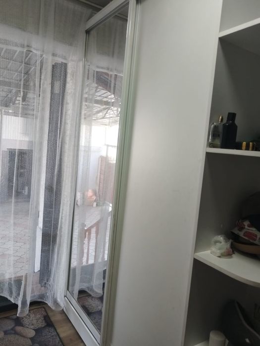 Продам диван и 2 кресло. И прихожку.