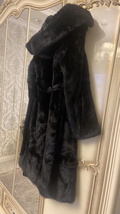 Продам шубу норковую с капюшоном