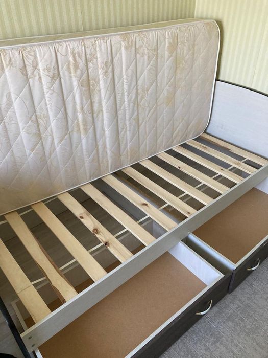 Продам кроват в хорошом состояние