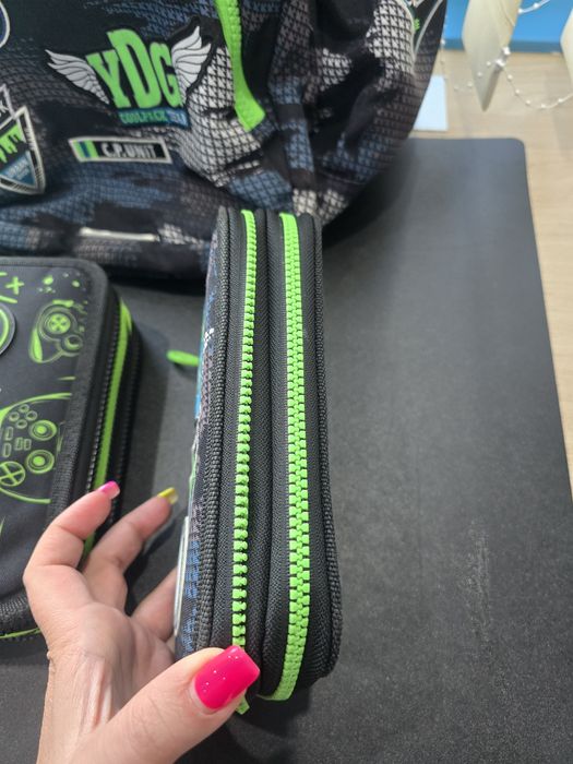 1 лота ученически раници и несесери coolpack