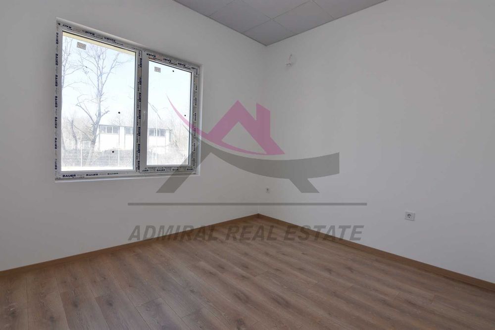 Атрактивен -тристаен -Младост 1