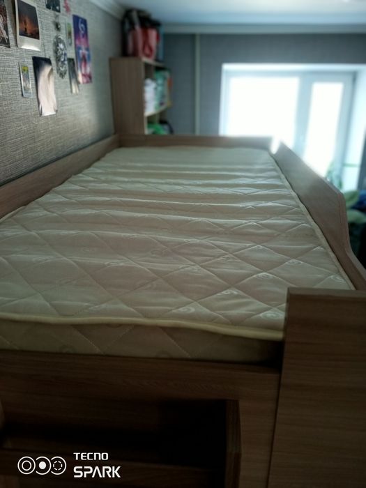 Продам двухъярусную диван кровать.
