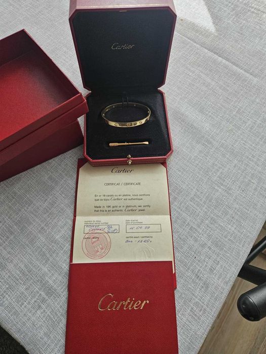 Уникална гривна Cartier Love