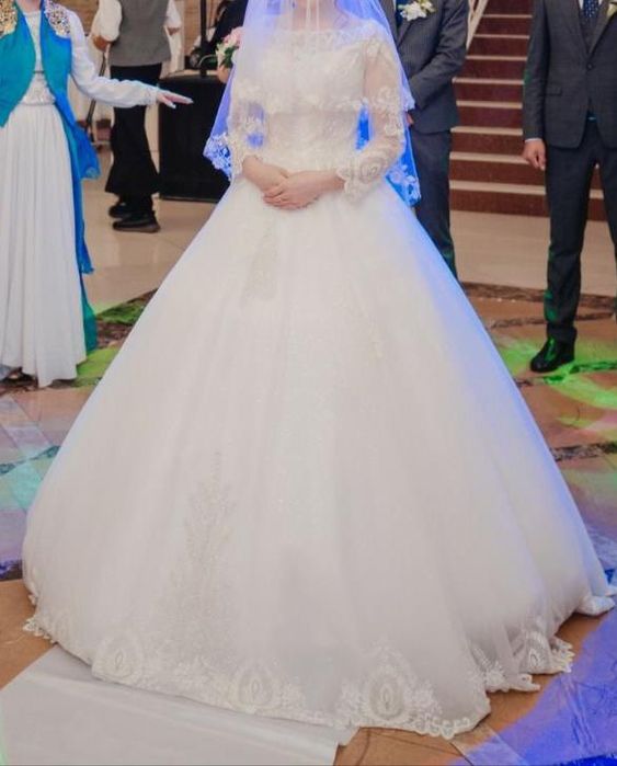 Продаю легкое, нежное, пышное свадебное платье.
Размер регулируется за