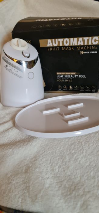 Aparat pentru masti faciale cu colagen