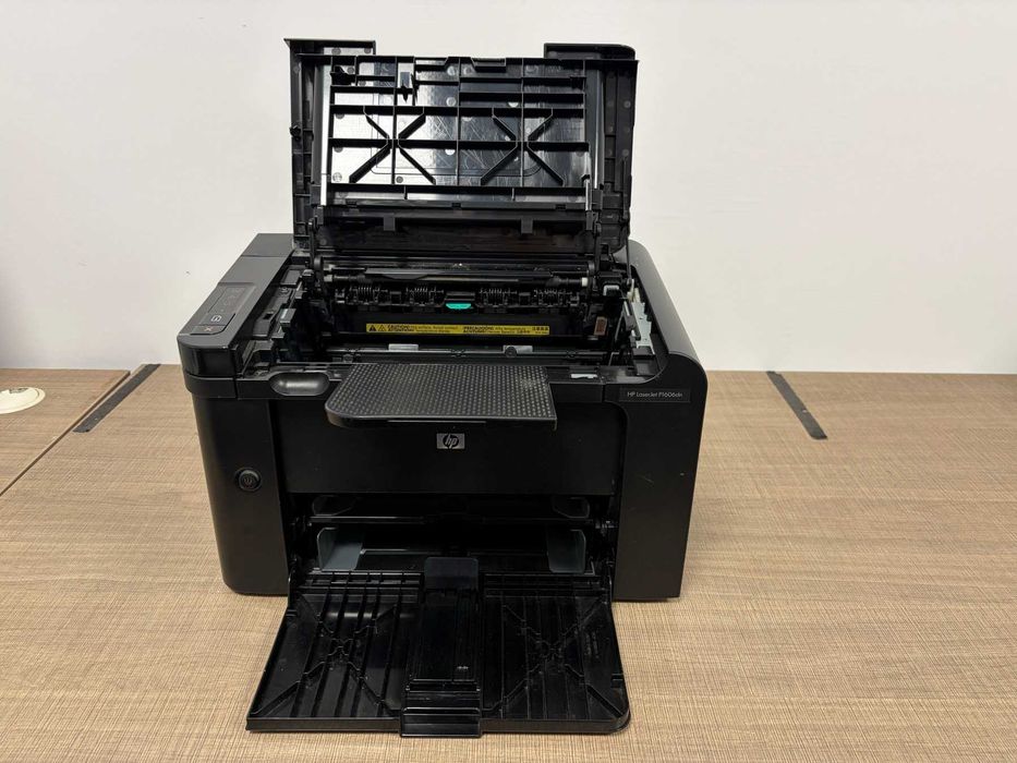 Черно-бял лазерен принтер HP LaserJet P1606dn с гаранция