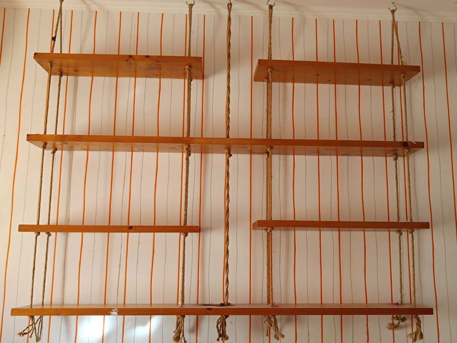 Етажерки / висящи