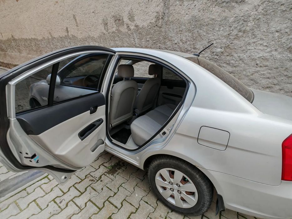 Hyundai Accent Mașina foarte întreținută,îngrijită. Consum mic.