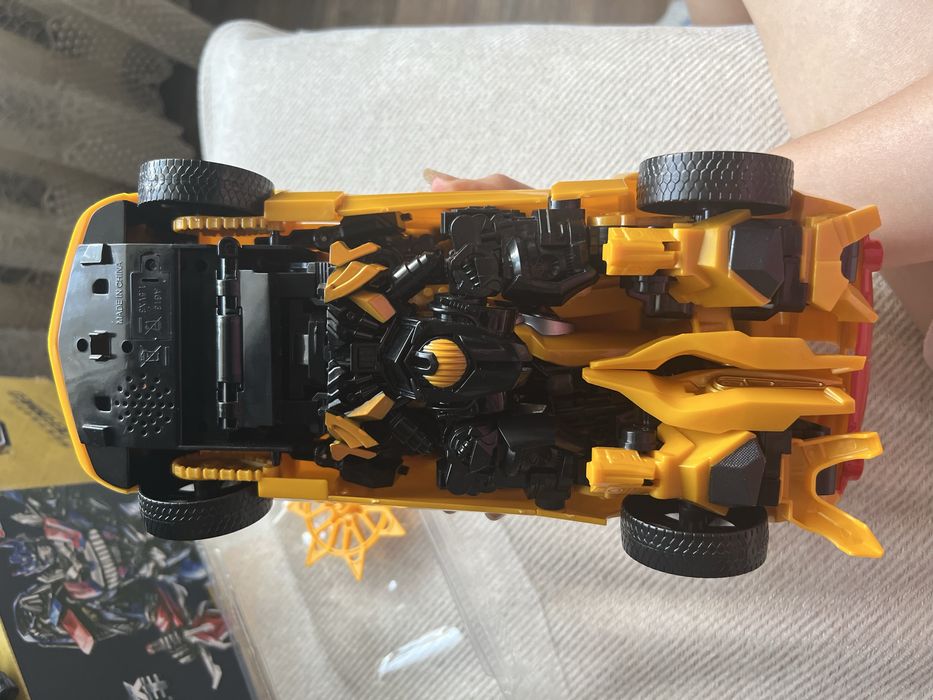 Продам робот-трансформер бамбли