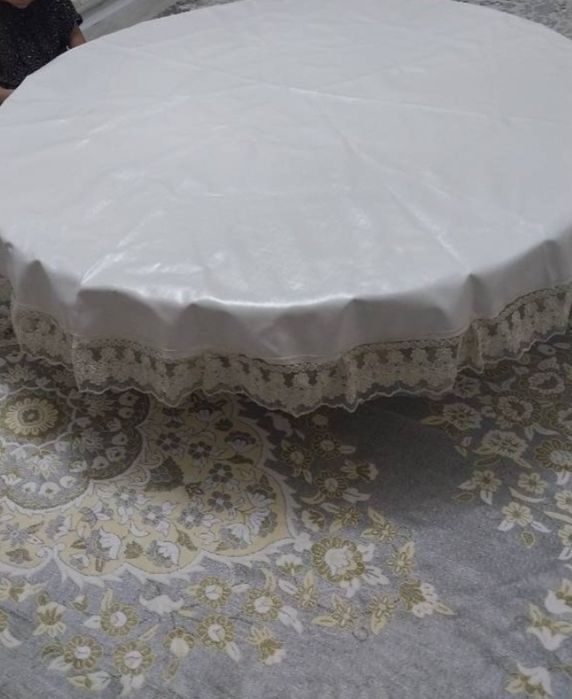 Дөңгелек жер үстел