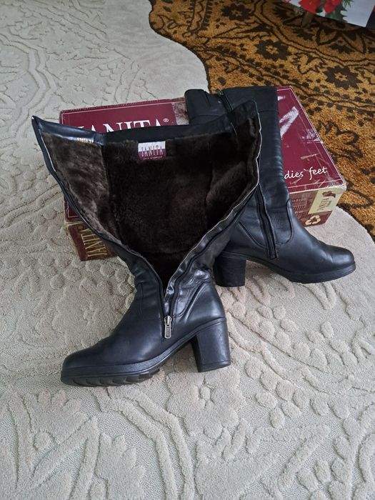 Продаю сапоги женские