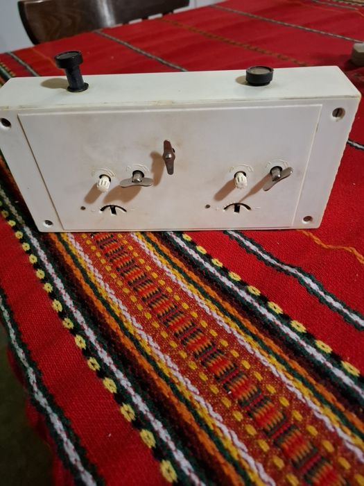 Продавам колекционерски часовник янтар