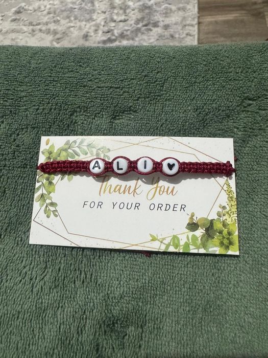 Invitații și brățări