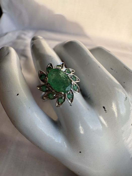 Inel din aur si smaralde