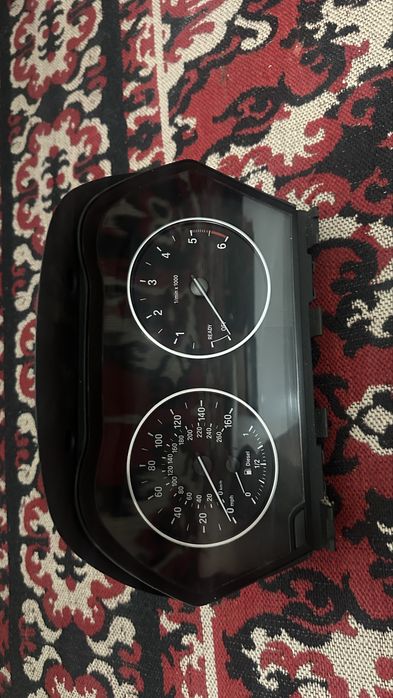 Волан с airbag, километраж, панел с бутони за режими от bmw f20