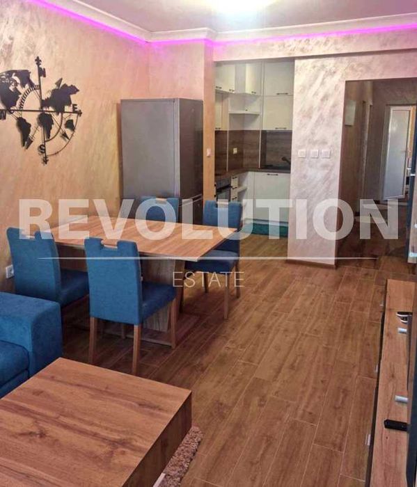 Луксозен тристаен апартамент в района на Колхозен пазар