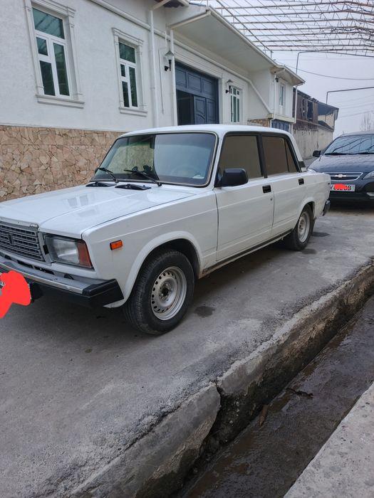 Lada 2105 sotiladi
