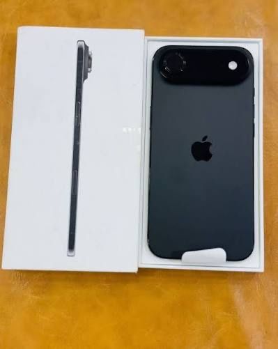 Нов iPhone 17 Air 256gb Yettel 36м гаранция