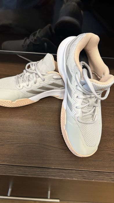 Маратонки ,,Adidas”,като нови