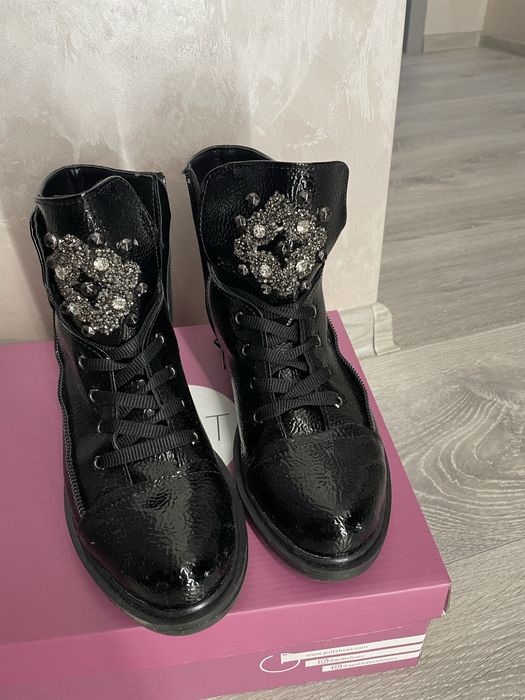 Дамски боти номер 39