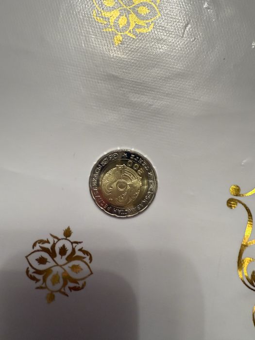 Монета номиналом 200 тг