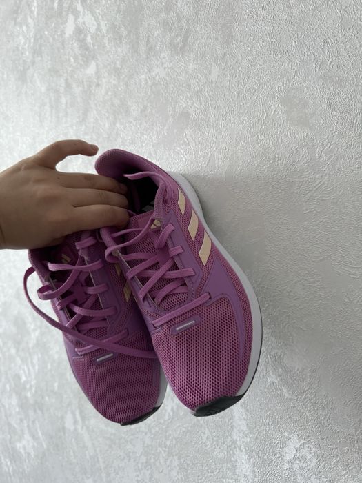 Женский кроссовки