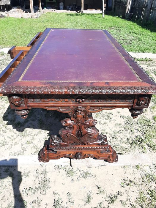 BIROU  cu 8 Scaune . Preț șoc ff.convenabil ptr.cunoscători  2200 euro