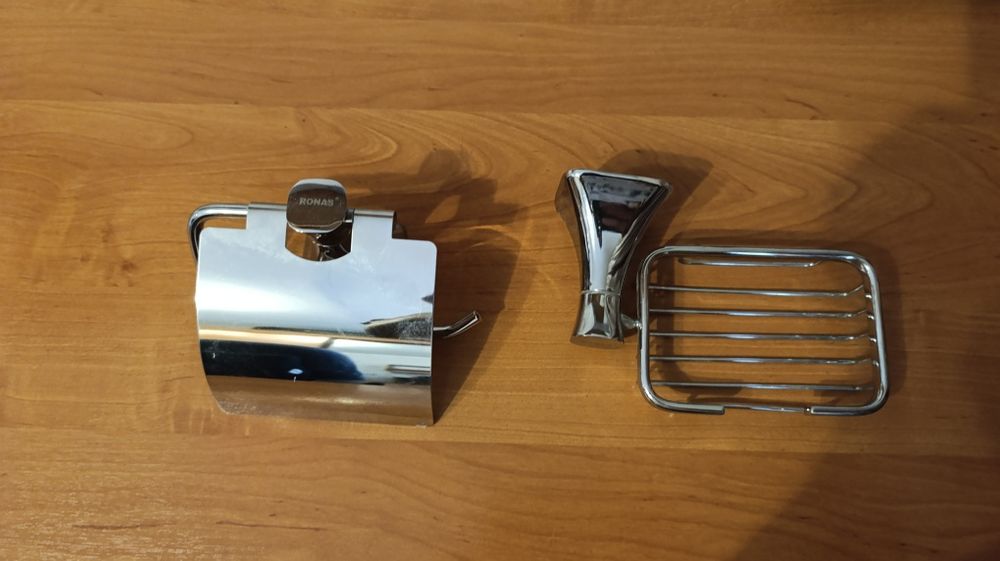 Мыльница и держатель туалетной бумаги фирмы Ронос