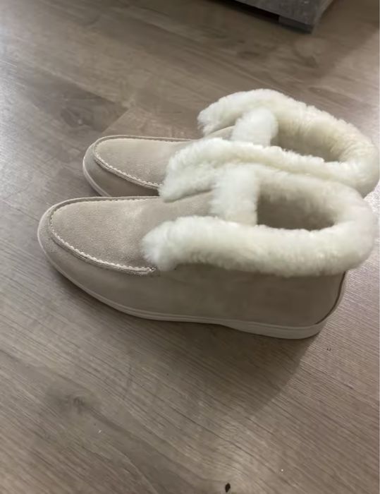 Дамски кремави обувки Loro**piana**