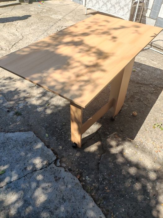 Vând masa pliabila 12 persoane