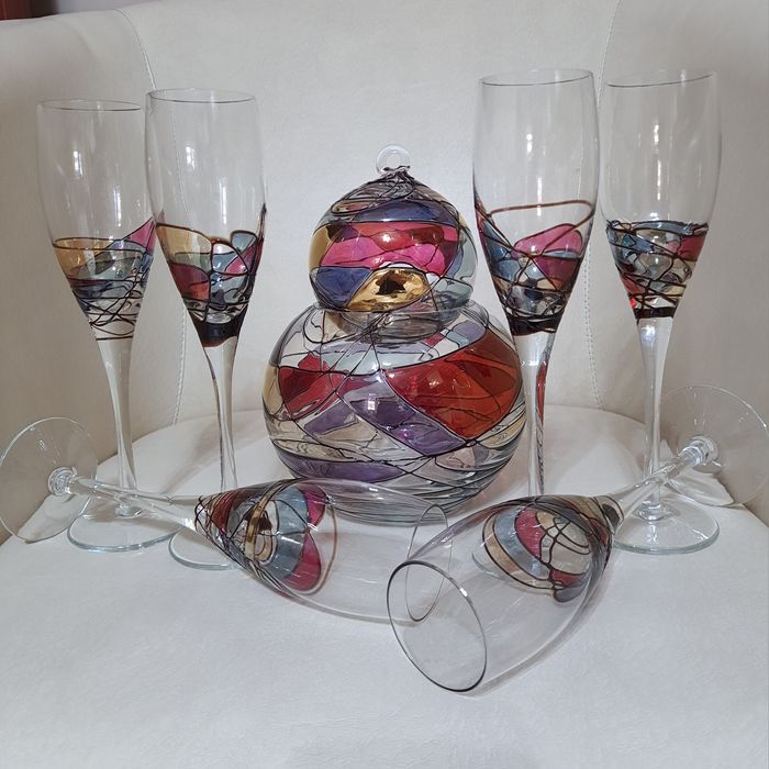 Set decorativ pictat manual, marca K&K Styling Amsterdam.
Conține 6 pa