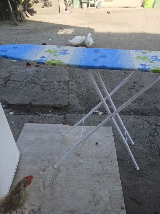 Vand masa de calcat folosita o singura data