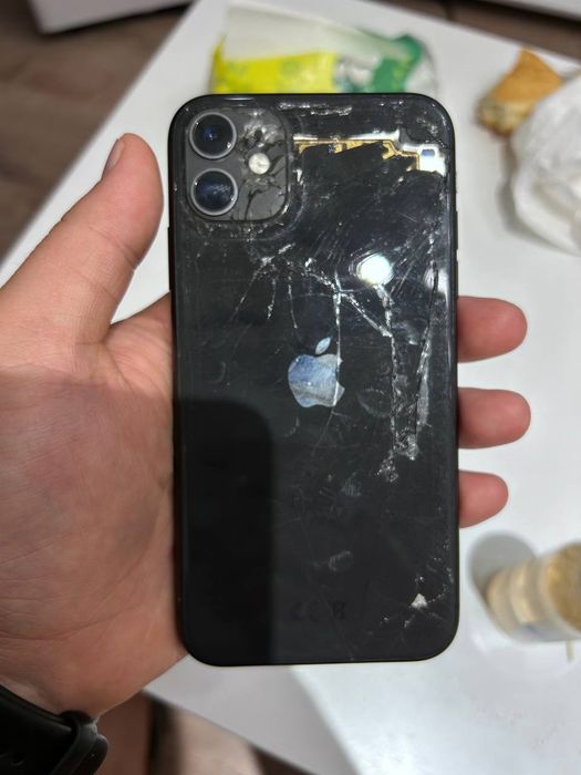 Iphone 11.  128GB. С коробкой 100% АКБ