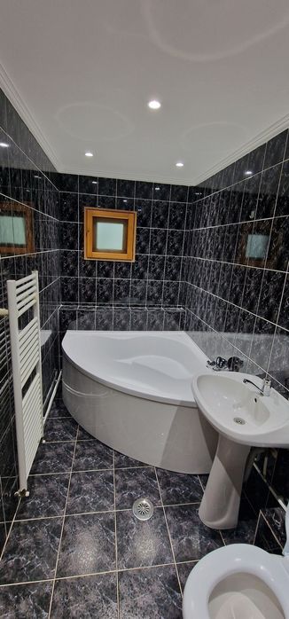 De inchiriat apartament 3 camere, etaj 3, zona Razboieni