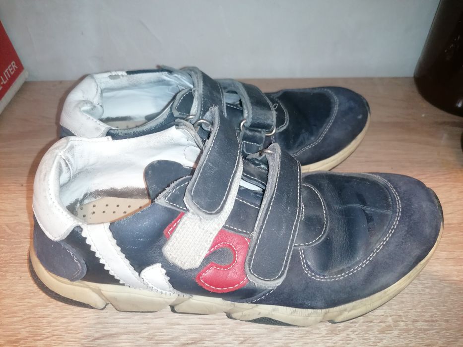 Обувь разная для мальчиков и девочки