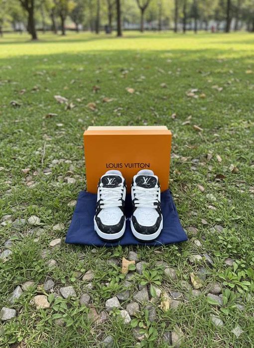 Adidasi LV Trainers Negru Alb - Adidasi Full Box - Calitate Premium