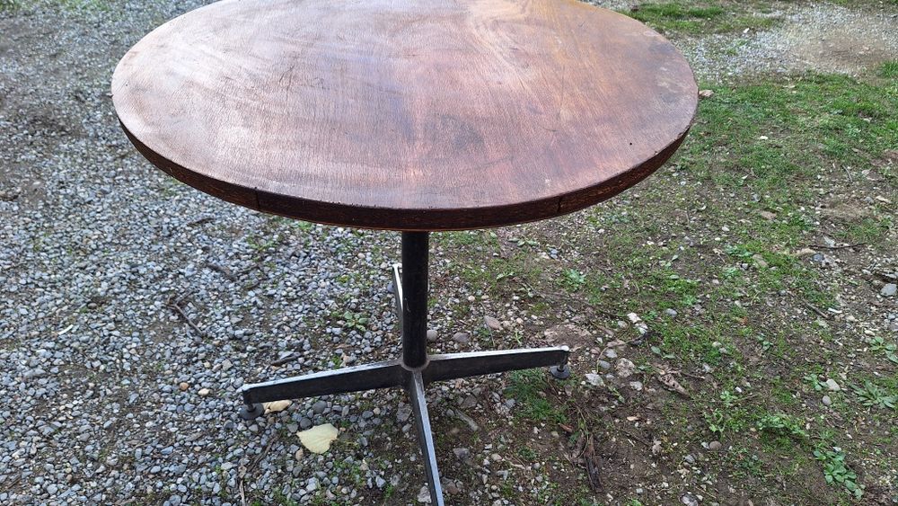 Дървени маси подходящи за градина или сушина