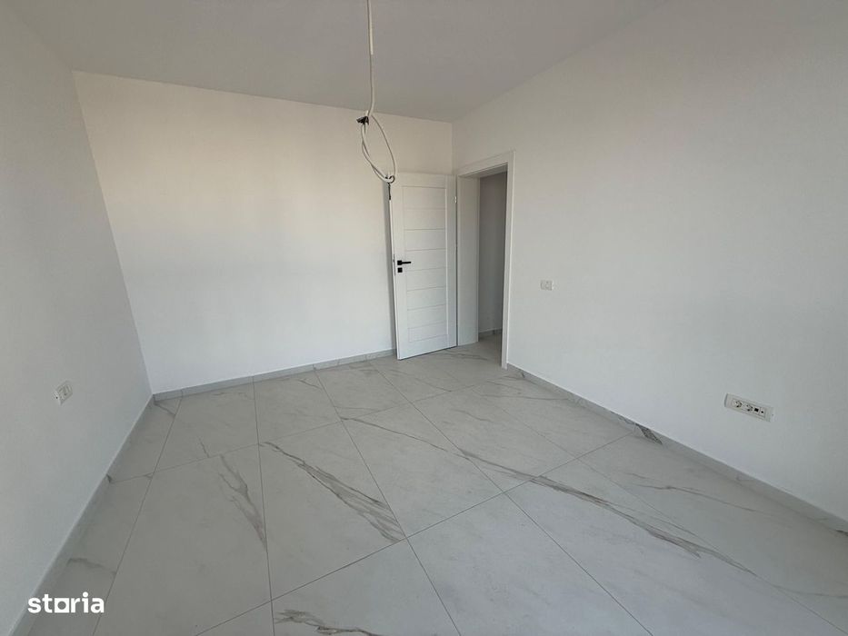 Direct Proprietar  -Apartament Cu Doua Camere Si Tersa De 18 Mp