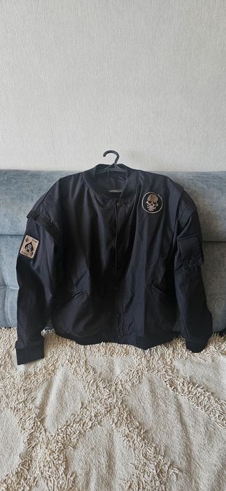 Продам бомбер лёгкий осенний