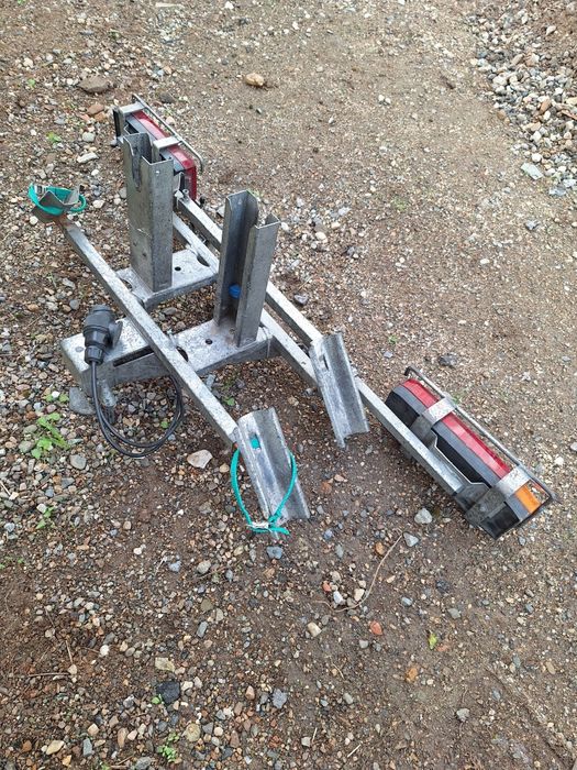 Vând suport auto pentru 2 biciclete