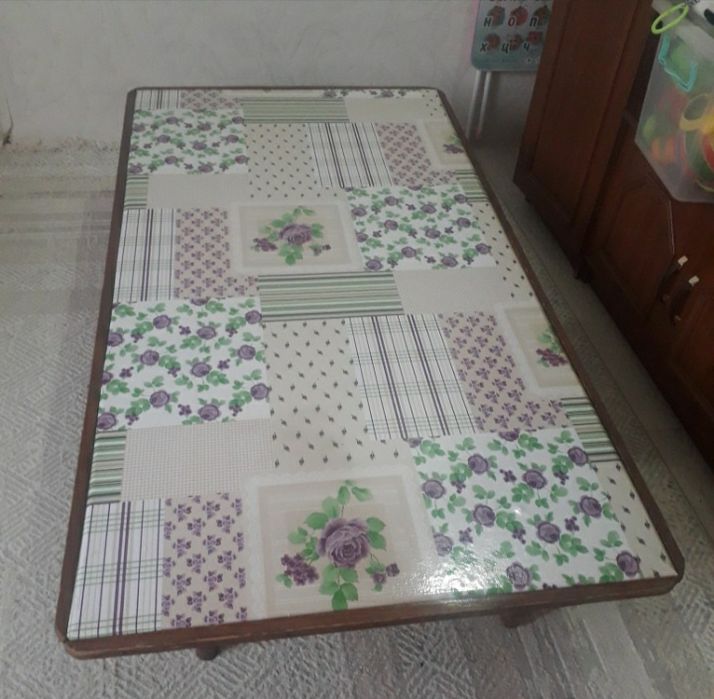 Стол низкий чайный