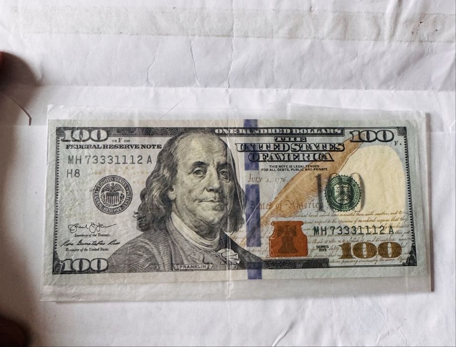 купюра 100 долларов