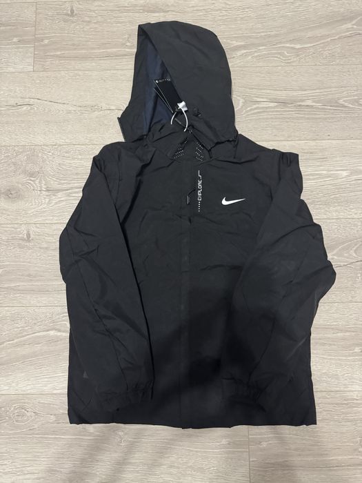 Ветровка Nike нова